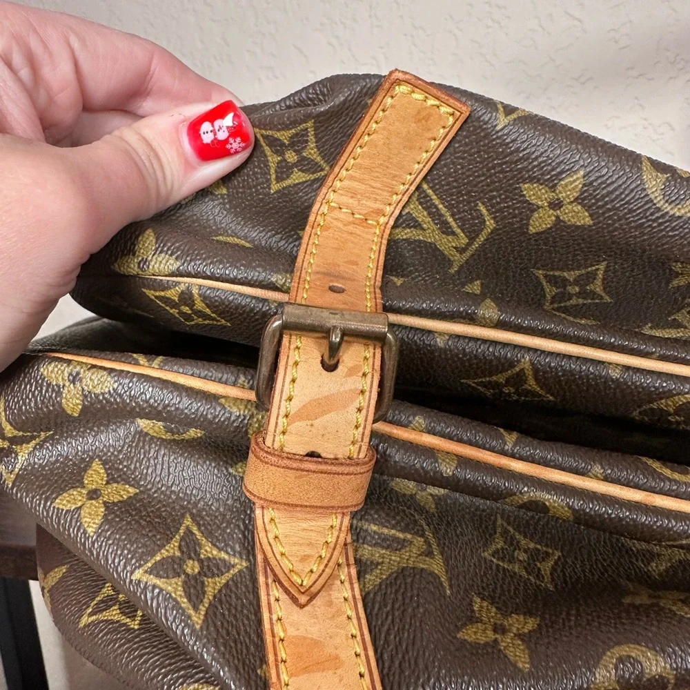 Authentic Louis Vuitton Samaur 35 Monogram Messenger Bag